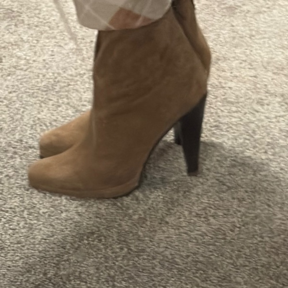 Elegant Tan Women's Ankle Boots
